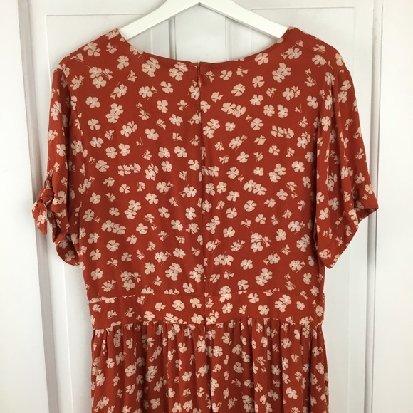 Madewell Red Button-Front Tie-Sleeve Retro Dress in Happy Hibiscus - Picture 4 of 8